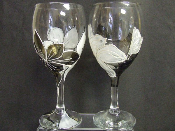 black and white lily wine glass